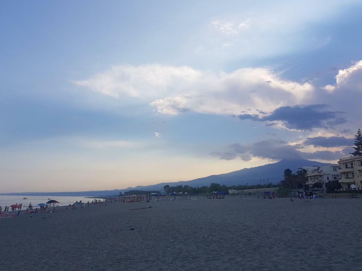 Appartamento I Puritani On The Beach Giardini Naxos Exterior photo
